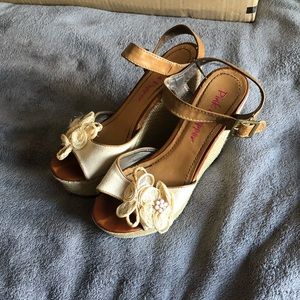 Pink & Pepper size 7 wedges